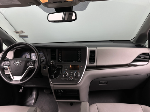 2020 Toyota Sienna XLE