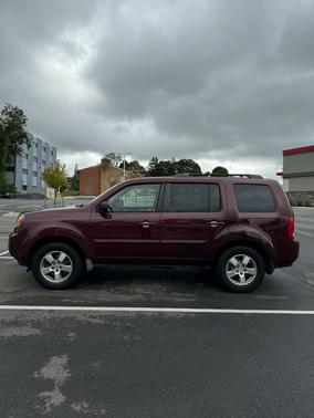 Red 2009 Honda Pilot EX