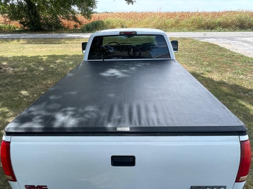 White 1998 GMC Sierra 2500 SL H/D Extended Cab