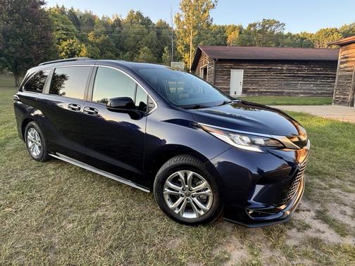 2022 Toyota Sienna XSE