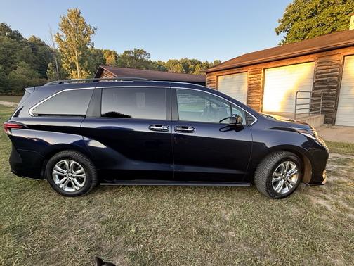 2022 Toyota Sienna XSE