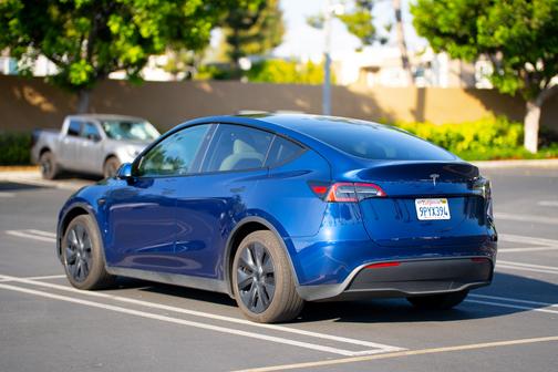 2025 Tesla Model Y Long Range RWD