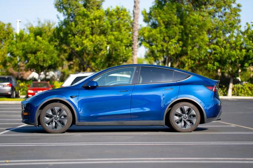 2025 Tesla Model Y Long Range RWD