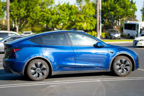 2025 Tesla Model Y Long Range RWD