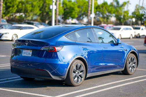 2025 Tesla Model Y Long Range RWD