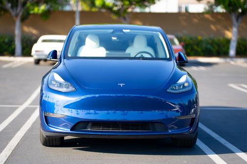 2025 Tesla Model Y Long Range RWD
