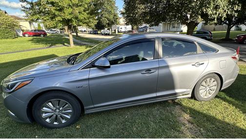 2016 Hyundai SONATA Hybrid SE
