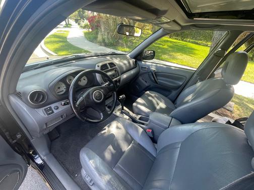Black 2001 Toyota RAV4 Base