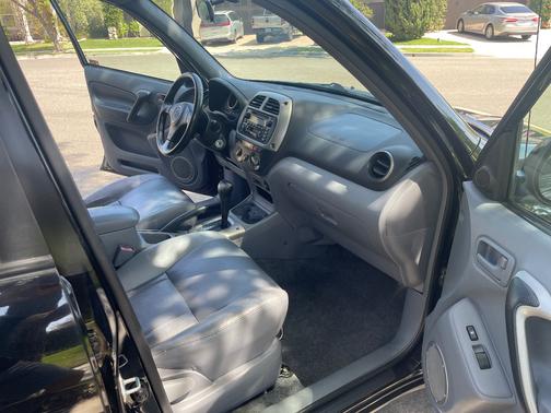 Black 2001 Toyota RAV4 Base