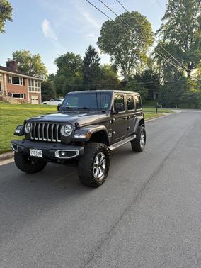 Gray 2019 Jeep Wrangler Unlimited Sahara