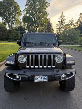 Gray 2019 Jeep Wrangler Unlimited Sahara