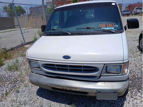 1998 Ford E150 Base