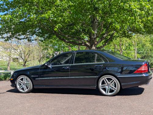 Black 2005 Mercedes-Benz S-Class S55 AMG