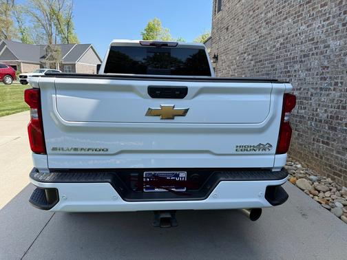 White 2022 Chevrolet Silverado 2500 High Country