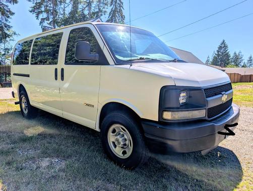 White 2004 Chevrolet Express 2500 Base