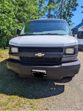 White 2004 Chevrolet Express 2500 Base