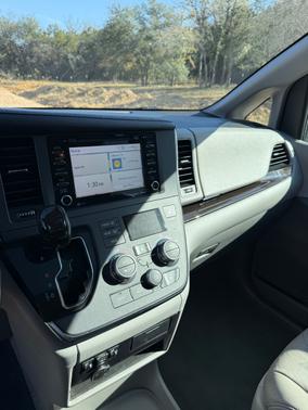 2019 Toyota Sienna XLE