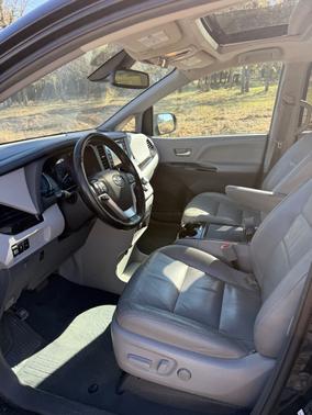 2019 Toyota Sienna XLE