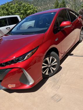 Photo 2 of 7 of 2017 Toyota Prius Prime Premium