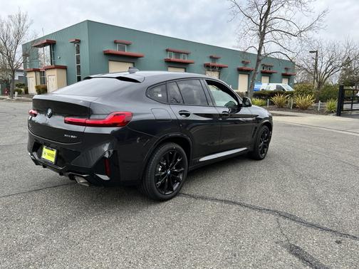 2023 BMW X4 xDrive30i