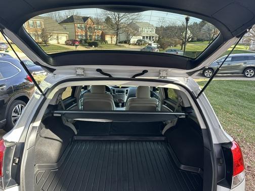 White 2012 Subaru Outback 2.5i Premium