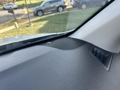 White 2012 Subaru Outback 2.5i Premium