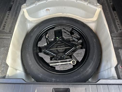 White 2012 Subaru Outback 2.5i Premium