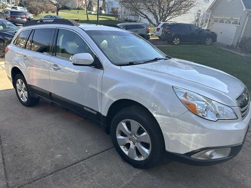 White 2012 Subaru Outback 2.5i Premium