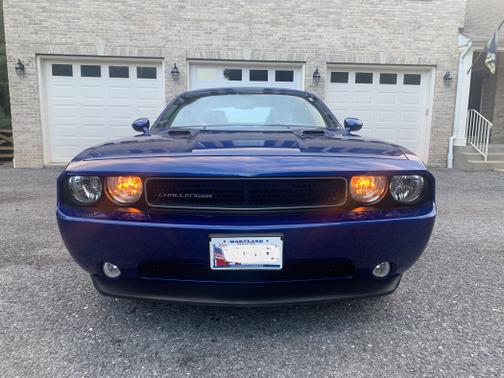 Photo 5 of 9 of 2012 Dodge Challenger SXT