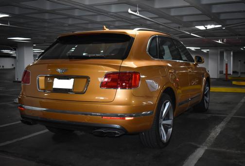 Photo 2 of 9 of 2019 Bentley Bentayga V8