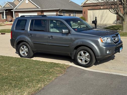 Gray 2009 Honda Pilot EX-L
