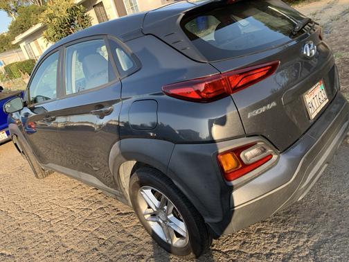 Gray 2019 Hyundai KONA SE