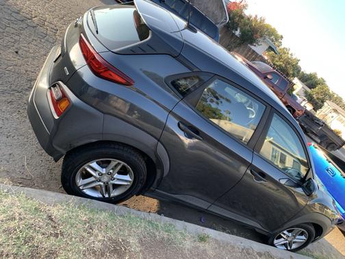 Gray 2019 Hyundai KONA SE