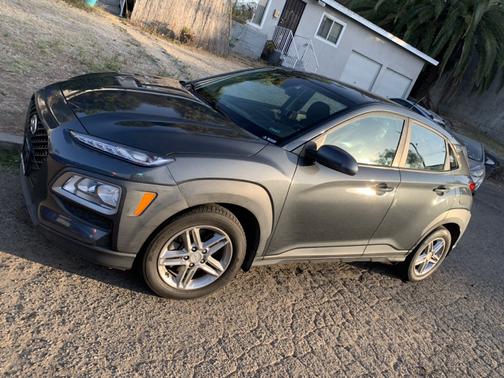 Gray 2019 Hyundai KONA SE