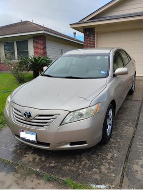 Gold 2009 Toyota Camry LE