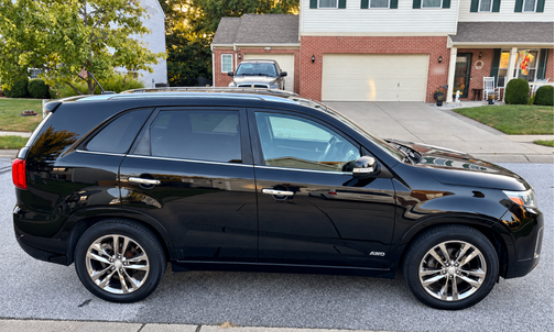 Black 2015 Kia Sorento SX