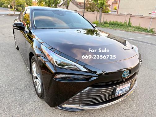 Black 2021 Toyota Mirai XLE