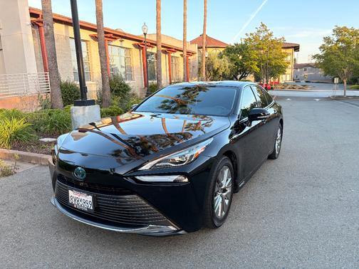 Black 2021 Toyota Mirai XLE