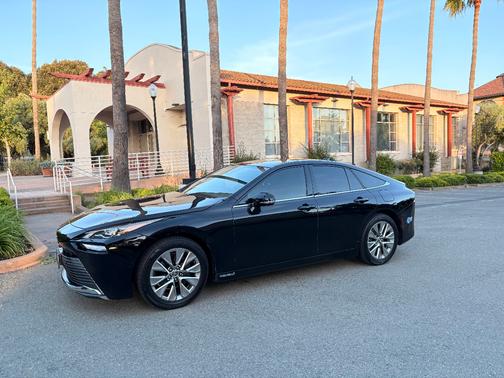 Black 2021 Toyota Mirai XLE