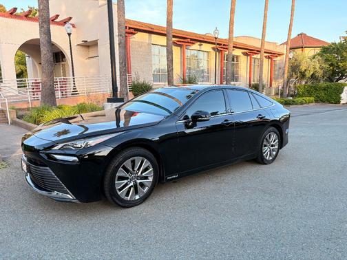 Black 2021 Toyota Mirai XLE