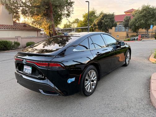 Black 2021 Toyota Mirai XLE
