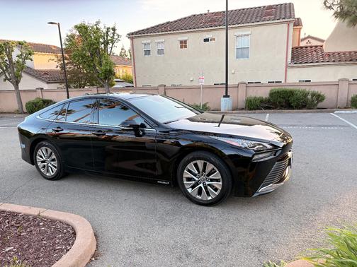 Black 2021 Toyota Mirai XLE