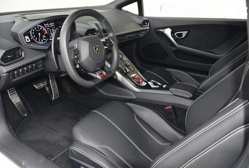 Photo 4 of 7 of 2018 Lamborghini Huracan LP580-2