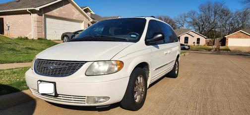 2004 Chrysler Town & Country EX