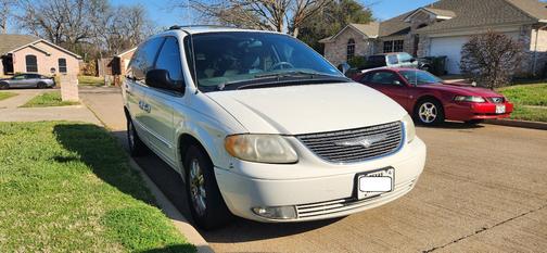2004 Chrysler Town & Country EX