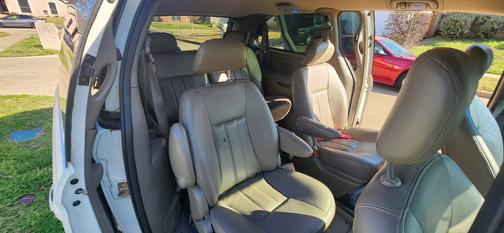 2004 Chrysler Town & Country EX