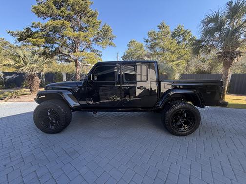 Black 2024 Jeep Gladiator Nighthawk