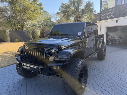 Black 2024 Jeep Gladiator Nighthawk