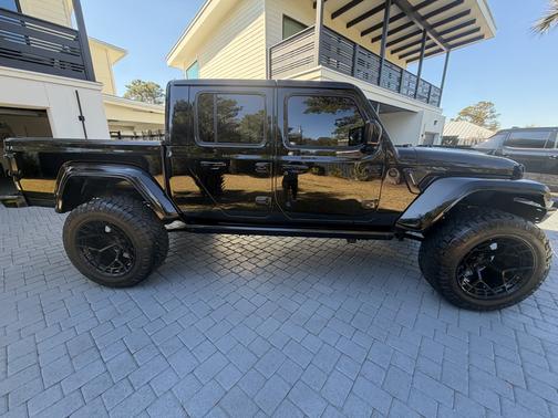 Black 2024 Jeep Gladiator Nighthawk