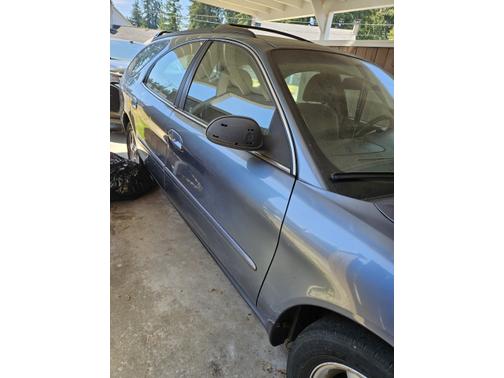 Blue 2001 Ford Taurus SE